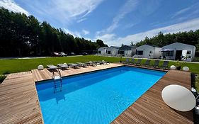Lumi Resort Domki letniskowe z podgrzewanym basenem